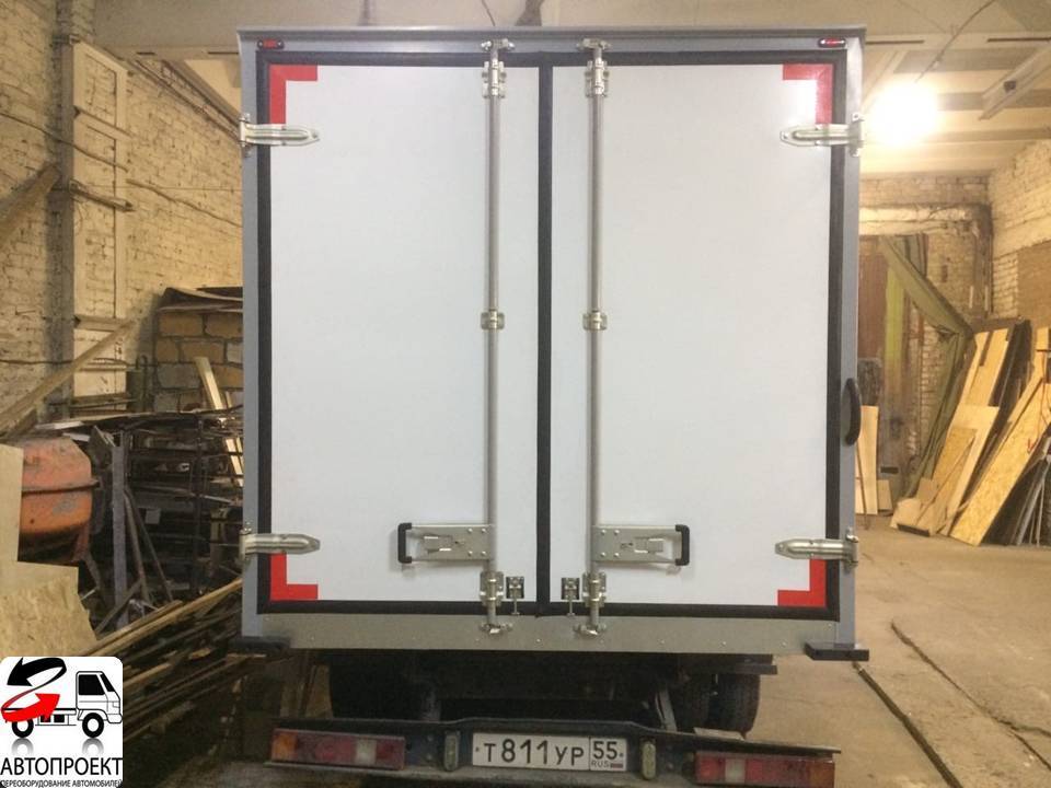 Промтоварный фургон на газель 4. Автомобильные панели для термобудки. Двери на будку газель. Дверь термобудки на газель. Задние двери на термобудку на газель.
