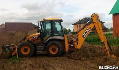 Выкапывание ям экскаватором-погрузчиком JCB 3CX