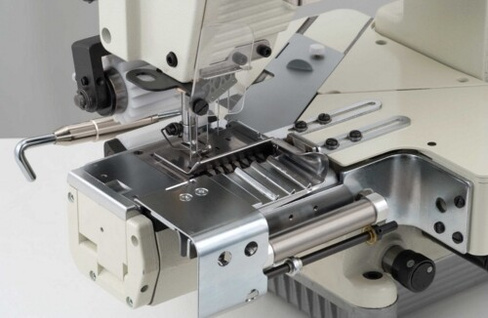 Многоигольная прямострочная швейная машина Kansai DX9902-3U/UTC-A/I90C-4-9B